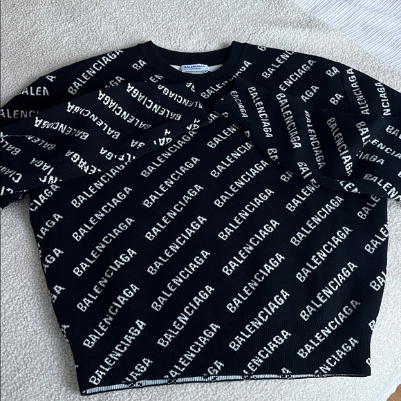 Balenciaga Black and White Logo Crewneck Sweater - Picture 6 of 8